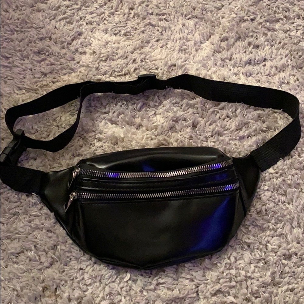 Leather buckle Fanny pack!!